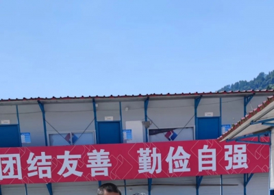 夏日炎炎送清涼 防暑降溫促生產(chǎn)——公司在建項目部為一線(xiàn)員工發(fā)放防暑降溫用品 ...